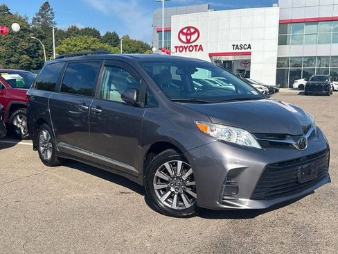 Used 2018 Toyota Sienna LE image 1