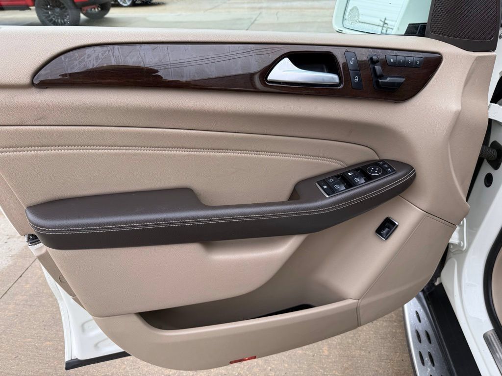 Used 2013 Mercedes-Benz ML 350 BlueTEC 4MATIC image 32