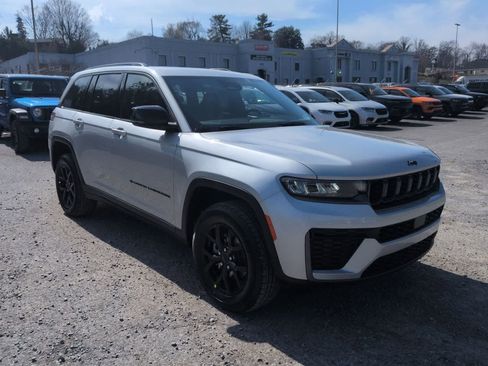 New 2026 Jeep Grand Cherokee Altitude AWD/4WD image 2