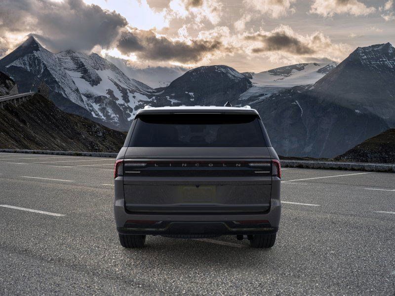 Used 2025 Lincoln Navigator Black Label AWD/4WD image 5