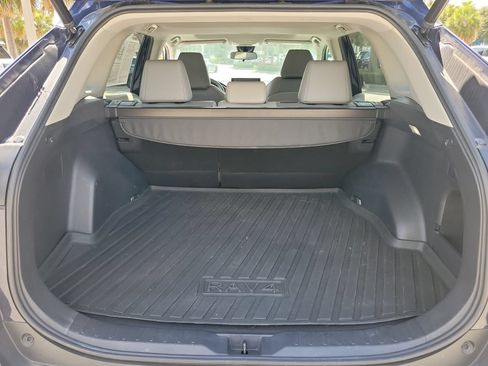Used 2022 Toyota RAV4 XLE Premium FWD image 8