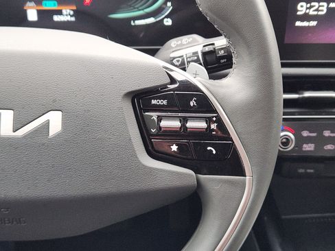 Used 2023 Kia Niro EX image 36