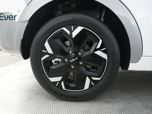 Used 2024 Kia Niro Wave w/ Wave Preserve Package FWD image 22