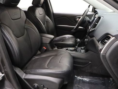 Used 2021 Jeep Cherokee Latitude Lux w/ Comfort/Convenience Group image 14