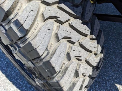 Used 2015 Jeep Wrangler Unlimited Rubicon image 35