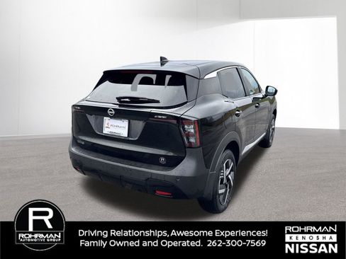 Used 2025 Nissan Kicks SV image 4