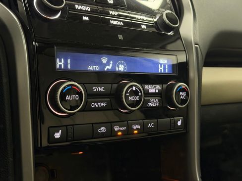 Used 2022 Subaru Ascent Limited w/ Technology Package image 20