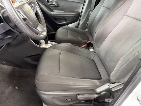 Used 2016 Chevrolet Trax LT FWD image 12