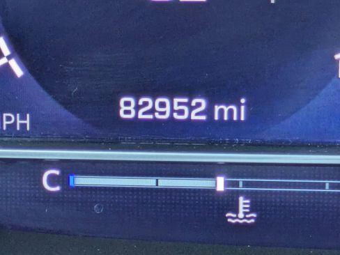 Used 2023 Chevrolet Suburban Premier image 21