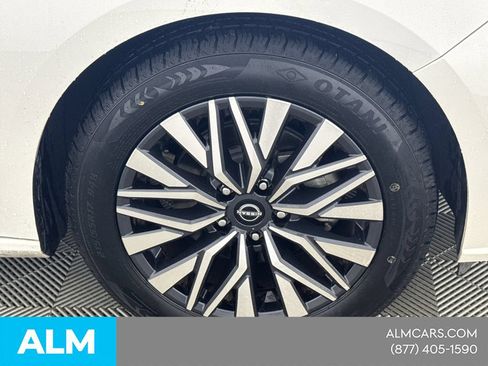 Used 2025 Nissan Altima 2.5 SV FWD image 15