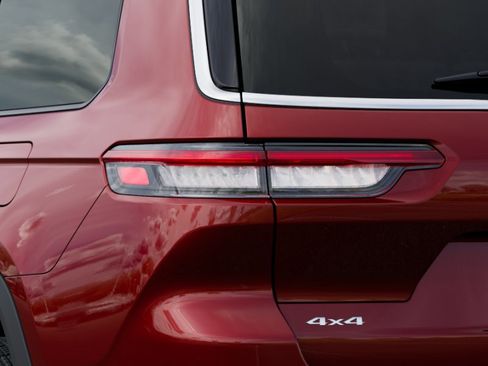 New 2025 Jeep Grand Cherokee L Limited w/ Luxury Tech Group II AWD/4WD image 26