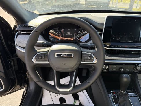 New 2025 Jeep Compass Latitude w/ Sun & Sound Group image 21