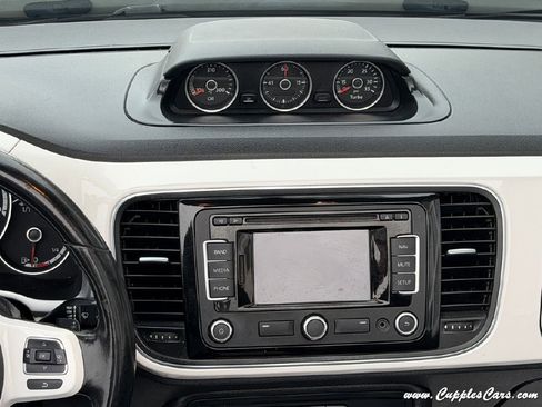 Used 2013 Volkswagen Beetle TDI image 23