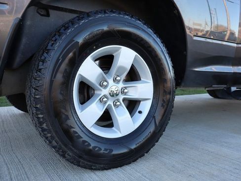 Used 2017 RAM 1500 Express image 34