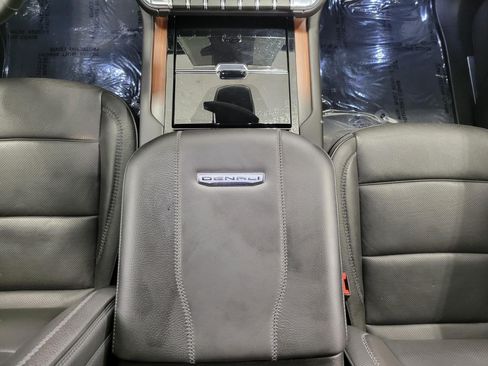 Used 2025 GMC Yukon XL Denali AWD/4WD image 15