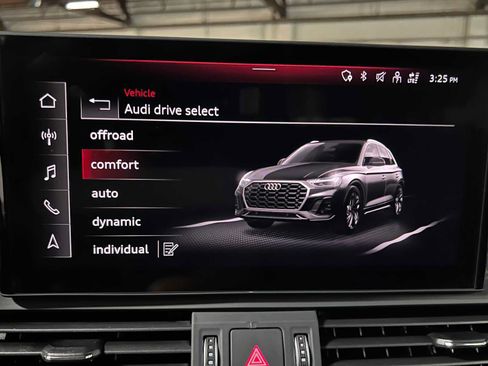 Used 2024 Audi Q5 e Premium w/ Convenience Package AWD/4WD image 37