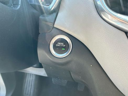 Used 2020 Chevrolet Equinox LS FWD image 22