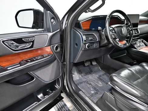 Used 2021 Lincoln Navigator Reserve AWD/4WD image 4