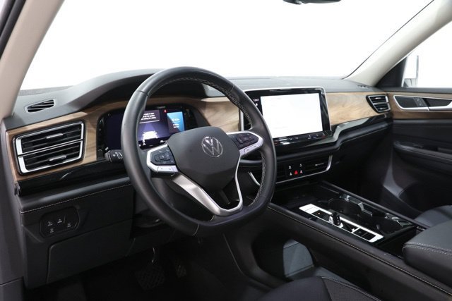 Used 2025 Volkswagen Atlas SE AWD/4WD image 15