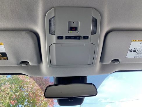 Used 2024 Toyota Highlander LE image 16