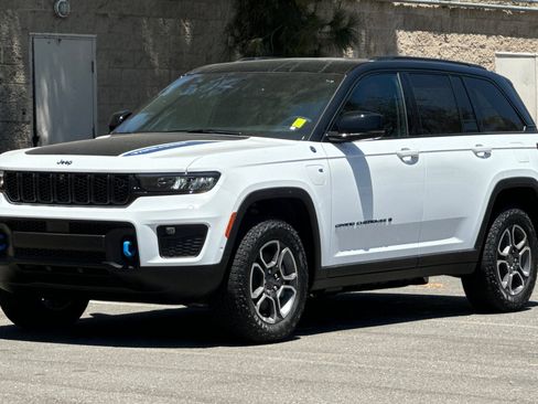 New 2023 Jeep Grand Cherokee Trailhawk w/ Advanced Protech Group II image 7