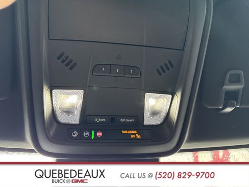 Used 2025 Cadillac XT4 Premium Luxury image 29