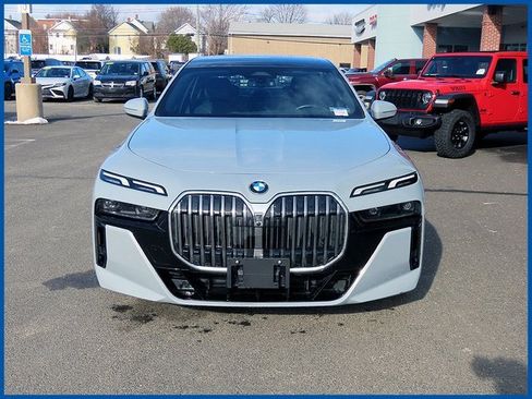 Used 2025 BMW 740i xDrive image 3