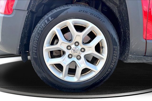 Used 2017 Jeep Renegade Latitude w/ Cold Weather Group AWD/4WD image 29