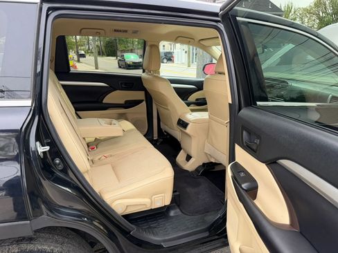 Used 2016 Toyota Highlander Plus FWD image 26