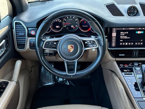 Used 2021 Porsche Cayenne AWD/4WD image 14