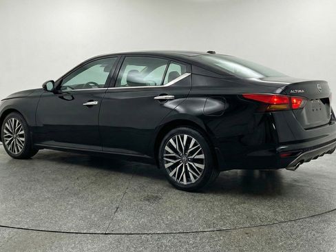 Used 2025 Nissan Altima 2.5 SV FWD image 6