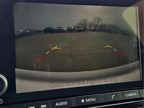 Used 2024 Nissan Pathfinder S image 13