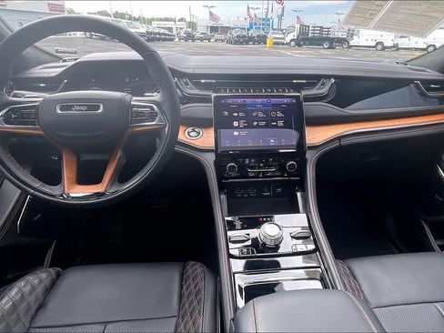 Used 2025 Jeep Grand Cherokee Summit AWD/4WD image 15