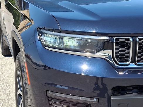 Certified 2024 Jeep Grand Cherokee L Limited AWD/4WD image 9