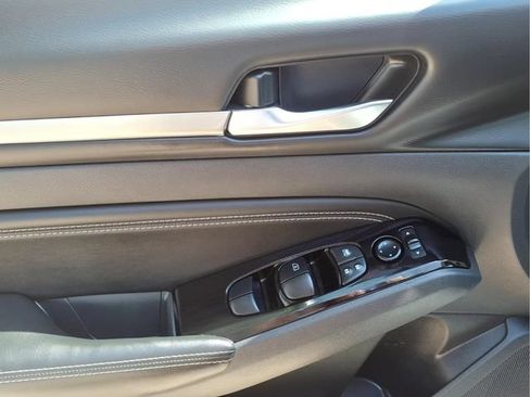 Used 2023 Nissan Altima 2.5 SV w/ SV Premium Package FWD image 11