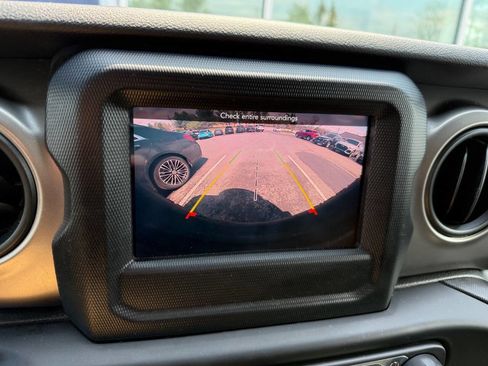 Used 2020 Jeep Wrangler Sport AWD/4WD image 21