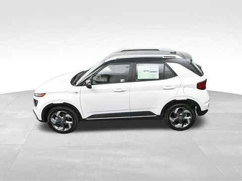 Used 2025 Hyundai Venue Limited FWD image 25