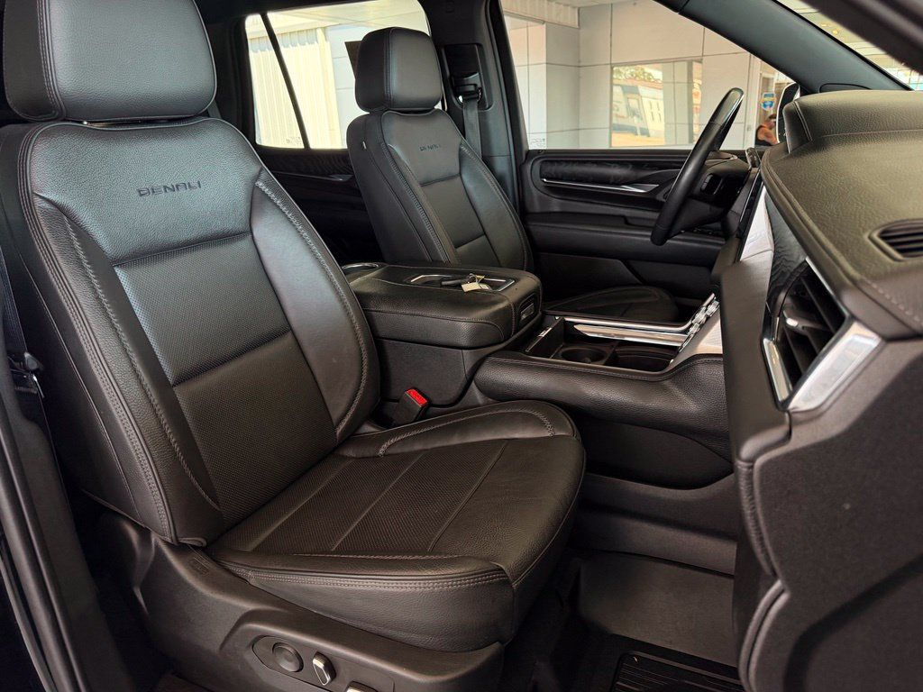 Used 2023 GMC Yukon Denali AWD/4WD image 18