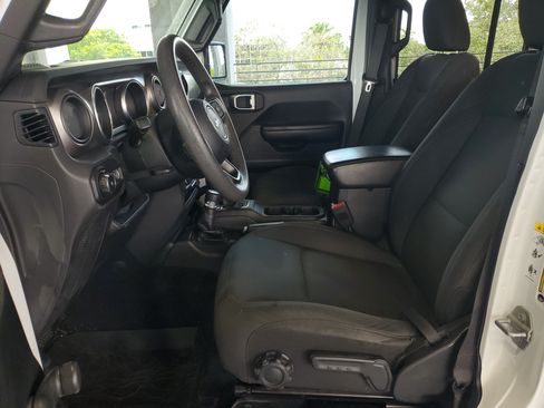 Used 2018 Jeep Wrangler Unlimited Sport AWD/4WD image 17