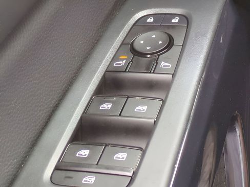 Used 2025 Nissan Pathfinder SV FWD image 23