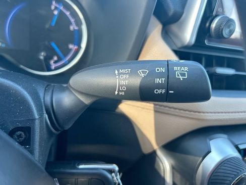Certified 2025 Toyota RAV4 LE AWD/4WD image 17