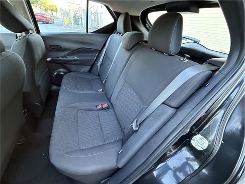 Used 2021 Nissan Kicks S image 32