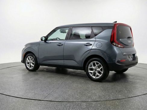 Used 2025 Kia Soul LX w/ LX Technology Package FWD image 6