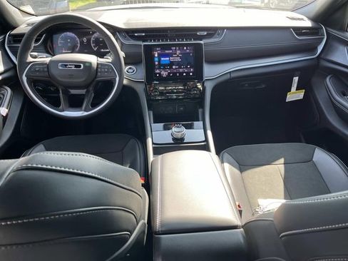 New 2025 Jeep Grand Cherokee L Altitude image 15