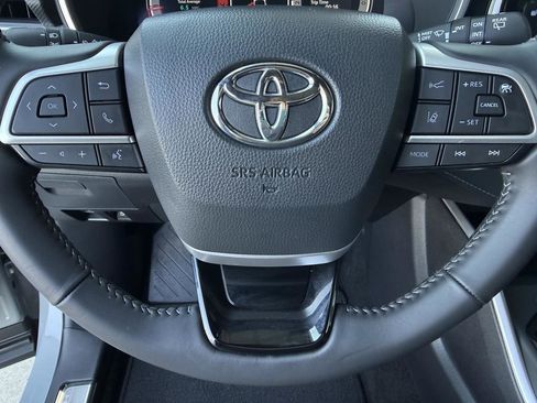 Used 2025 Toyota Highlander XSE image 16
