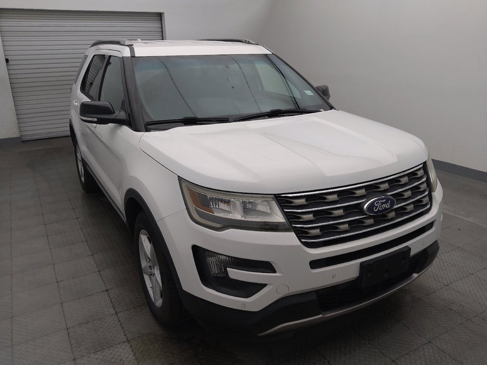 Used 2016 Ford Explorer XLT w/ Equipment Group 202A AWD/4WD image 14