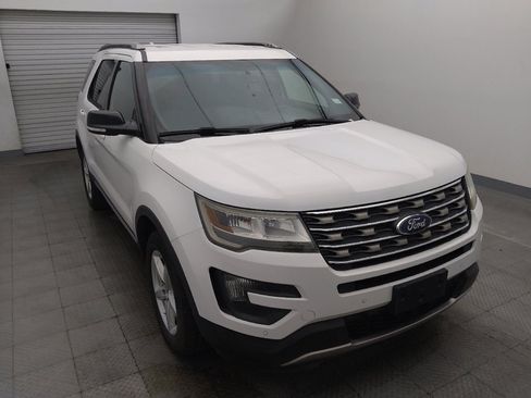 Used 2016 Ford Explorer XLT w/ Equipment Group 202A AWD/4WD image 14