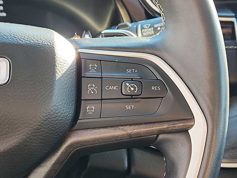 Used 2022 Jeep Grand Cherokee L Limited w/ Luxury Tech Group II image 22