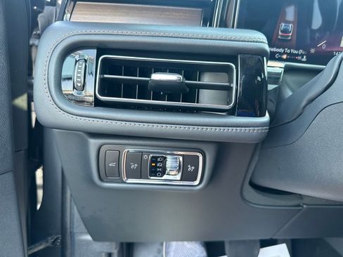 Used 2025 Lincoln Aviator Reserve w/ Equipment Group 201A image 16