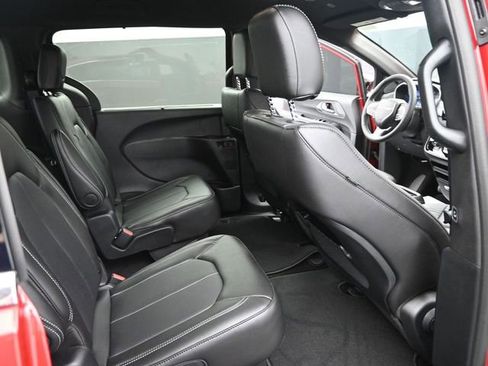 New 2025 Chrysler Voyager LX image 18